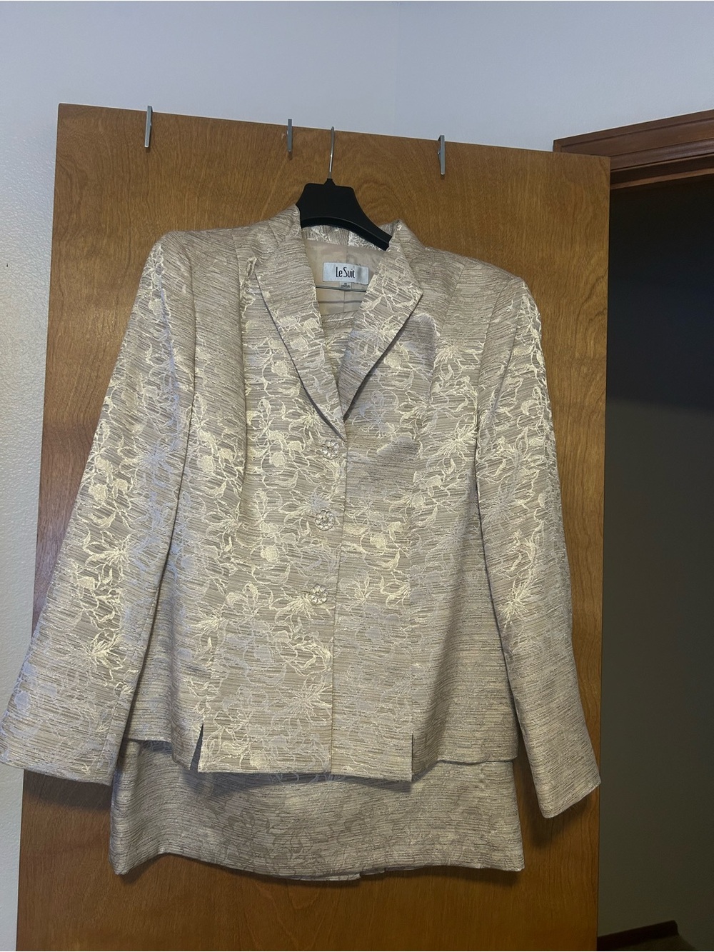 Le Suit Cream Floral Jacquard Blazer